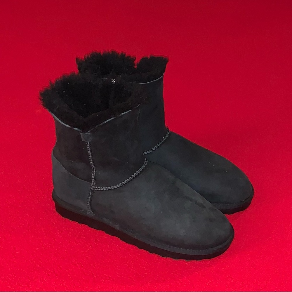 Ugg women’s classic short boots black - 8